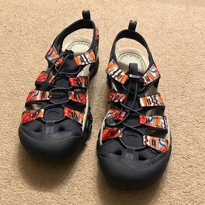 NWOB Keens sandals size 11